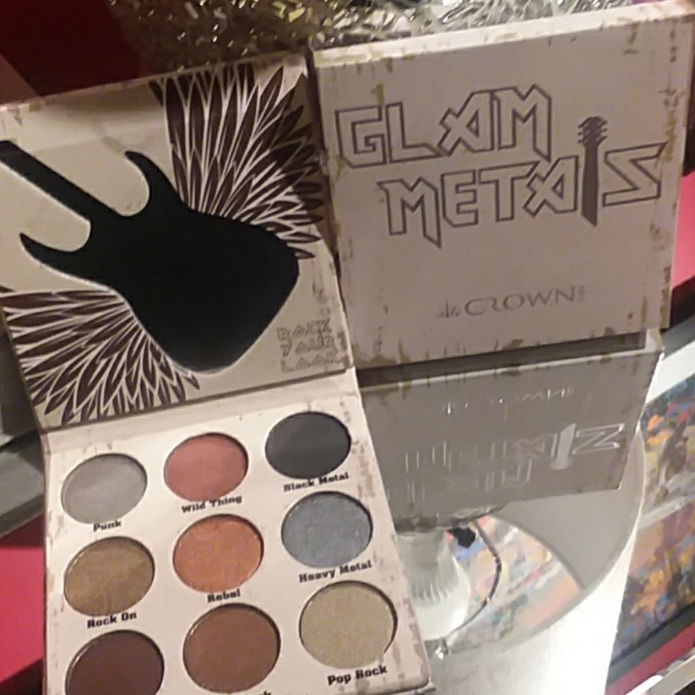 Glam Metals eyeshadow palette